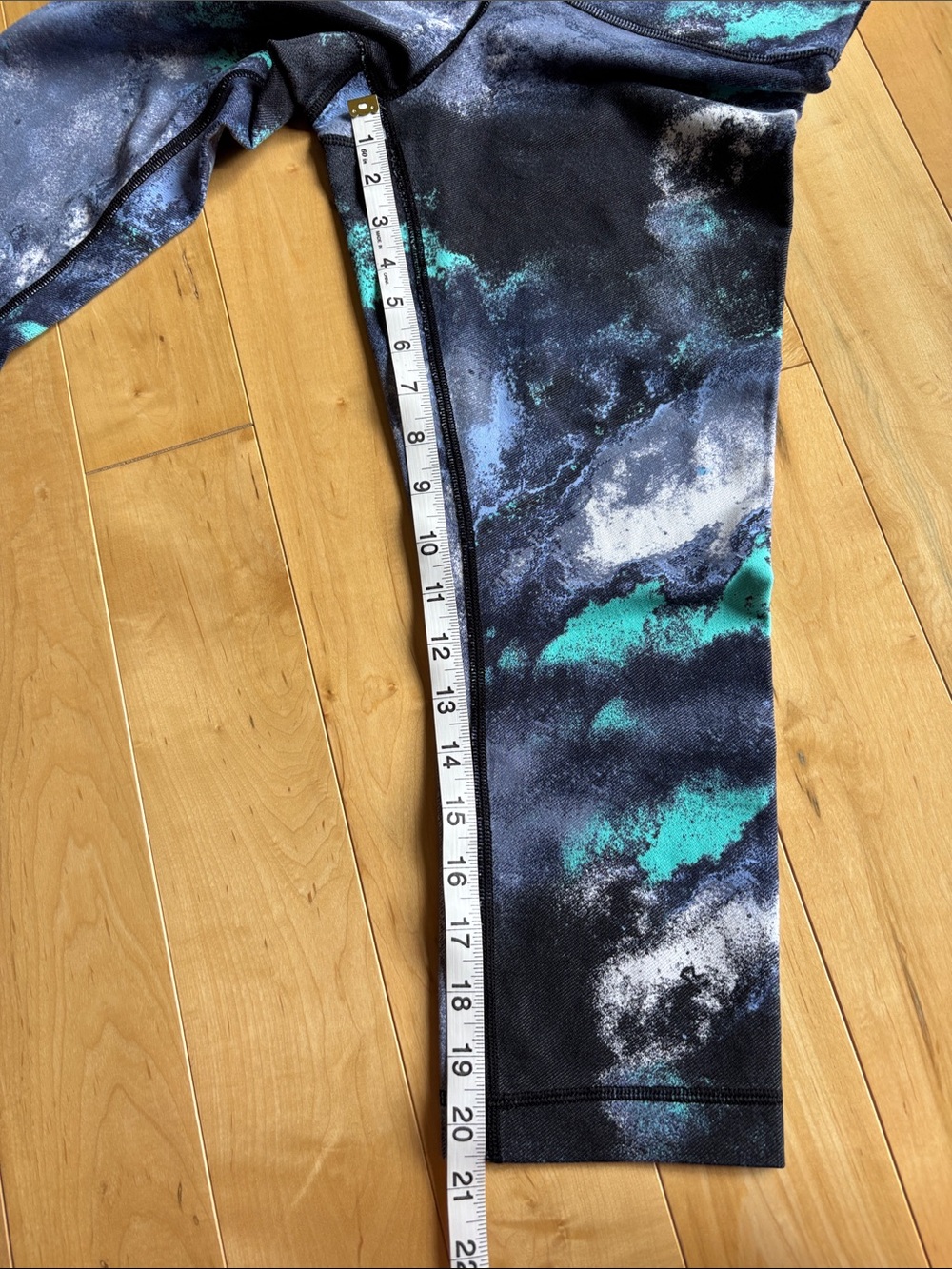 Lululemon capris - Picture 2 of 5